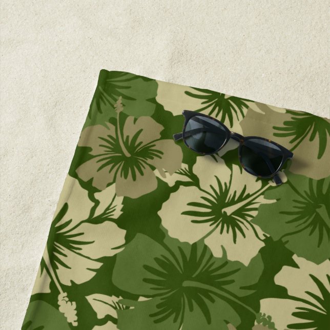 Serviette De Plage Vert olive floral hawaïen de ketmie épique Aloha - (En situation)