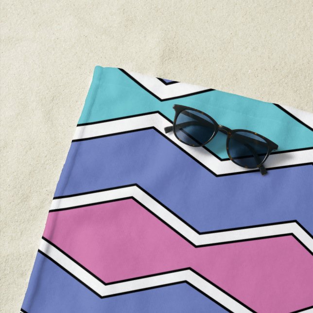 Serviette De Plage ZigZag, des sommets vibrants (En situation)