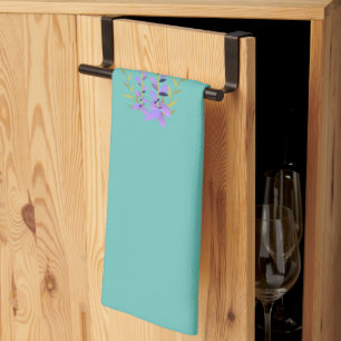 Serviette de table violette sur un dos vert luxuri