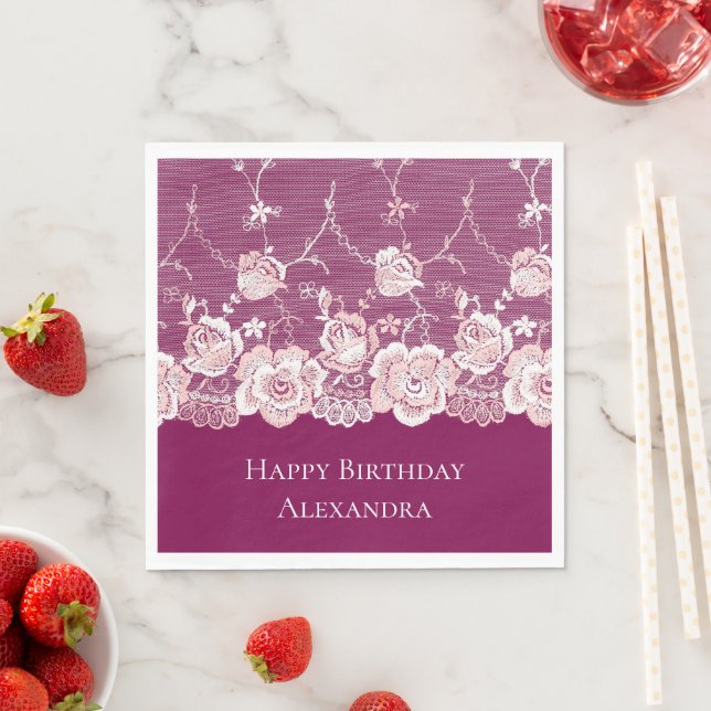 Serviette En Papier Anniversaire de dentelle rose (En situation)