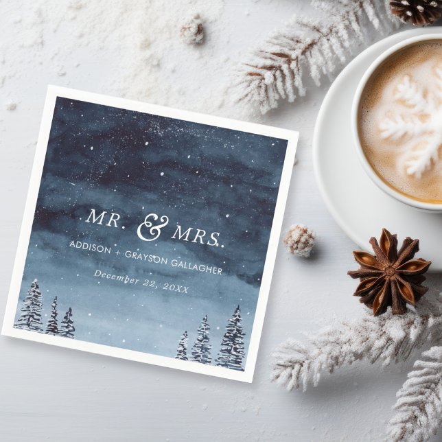 Serviette En Papier Aquarelle hiver neige Mariage bleu marine (Watercolor winter wonderland navy night sky with snow wedding napkin for your reception.)