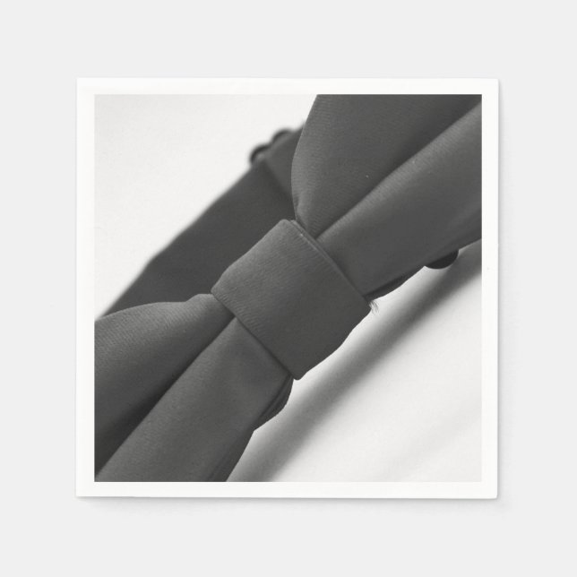 Serviette en papier avec un élégant noeud papillon (Devant)