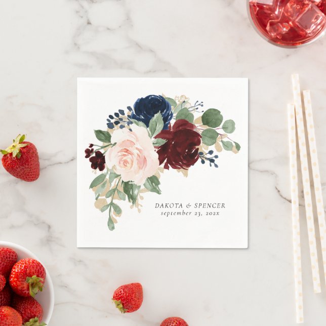 Serviette En Papier Boho Bloom | Burgundy Rouge et bleu marine Personn (En situation)