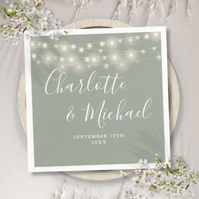 Serviette En Papier Chaîne Lumière Signature Script Sage Mariage vert (String Lights Signature Script Sage Green Wedding Napkins)