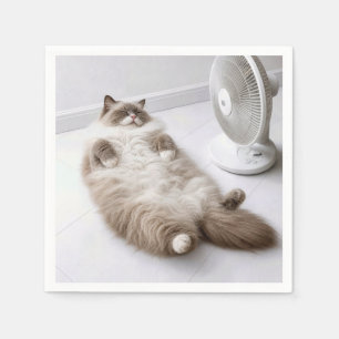 Serviette En Papier Chat Ragdoll se rafraîchissant avec un ventilateur