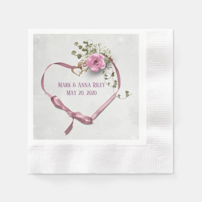 Serviette En Papier Coeur de ruban rose mariage avec anneaux et rose (Devant)
