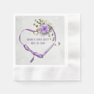 Serviette En Papier Coeur de ruban violet mariage avec anneaux et rose