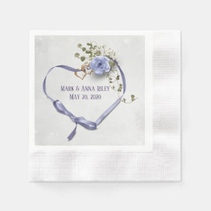 Serviette En Papier Coeur de ruban violet mariage avec anneaux et rose