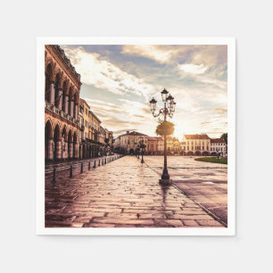 Serviette En Papier Coucher de soleil sur le carré à Padova en Italie