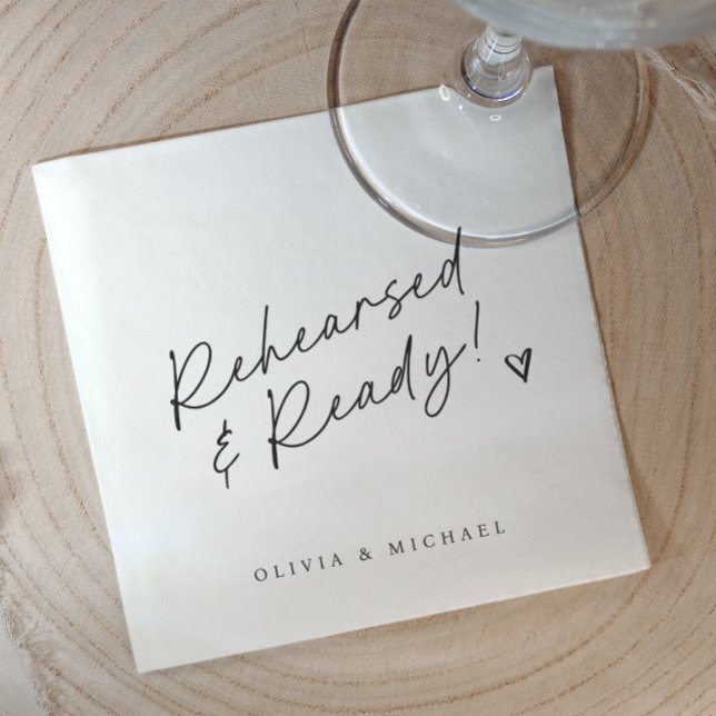 Serviette En Papier Dîner de Répétition Répétés & Prêts Noir et Blanc (Black and white rehearsal dinner napkins. Modern trendy rehearsed and ready napkins. Love note)