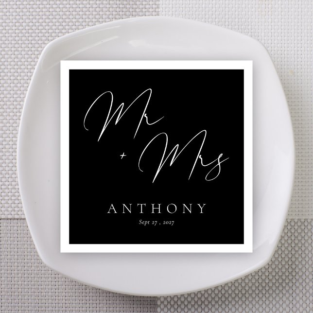 Serviette En Papier Élégant Mariage de script noir et blanc Mr & Mrs (Elegant Mr & Mrs Black and White Script Wedding Napkins)