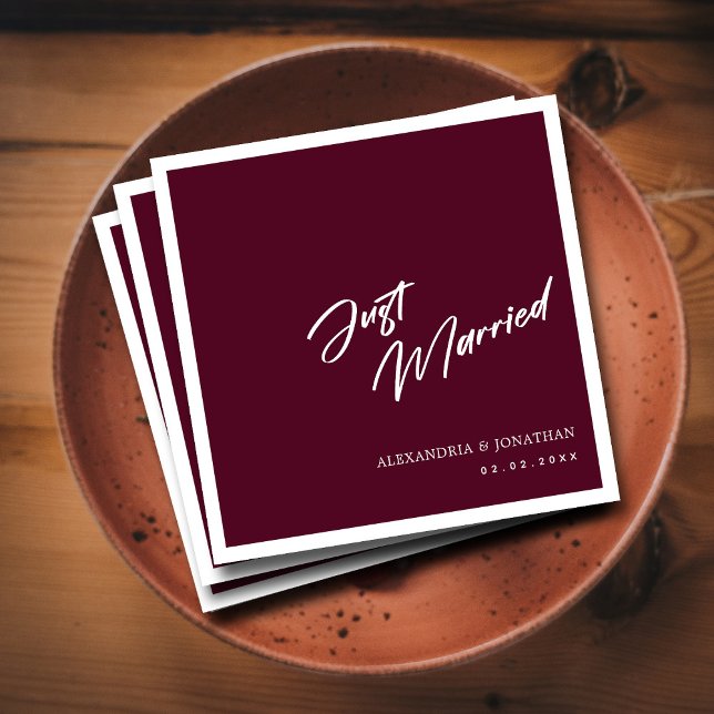Serviette En Papier Élégant Violet Juste Marié Personnalisé Mariage se ( Simple Just Married Burgundy Custom Wedding  Napkins)