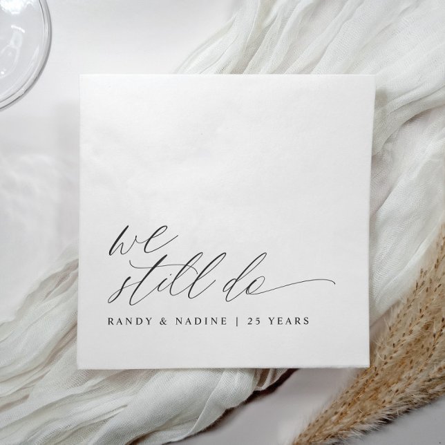 Serviette En Papier Elegant We Still Do Wedding Anniversary (Elegant wedding anniversary napkins - we still do - in a modern romantic calligraphy script.)