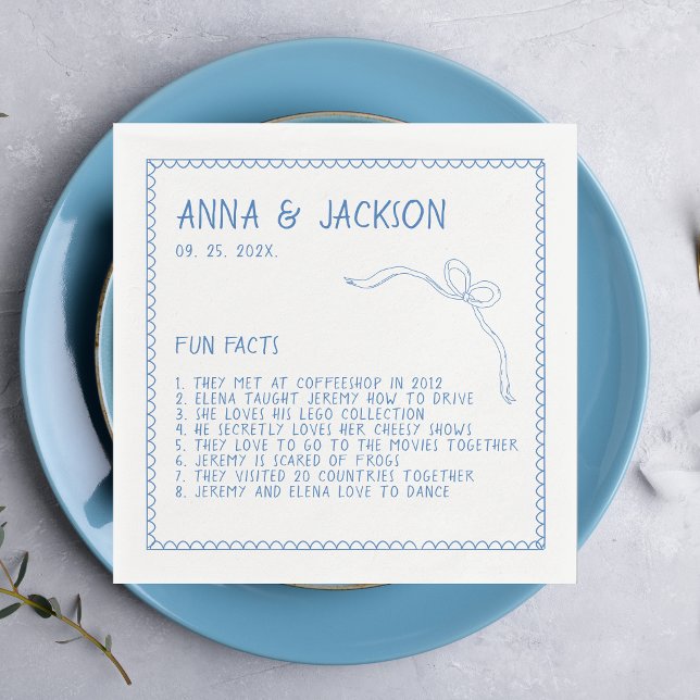 Serviette En Papier Faits amusants Main Illustré Mariage bleu serviett (fun facts hand written personalized wedding napkins with blue accents and bow)