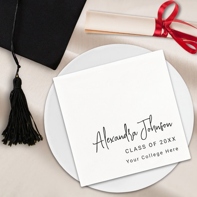 Serviette En Papier Fête de remise de diplômes simple avec écriture mo (Modern trendy script graduation party napkin Minimalist simple stylish chic black and white)