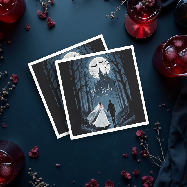 Serviette En Papier Forêt Éffrayante mariage Couple vers le château ha (Haunted Castle Design Halloween wedding napkins.)
