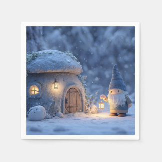 Serviette En Papier Gnome with a Lantern Outside a Snowy Stone Hut