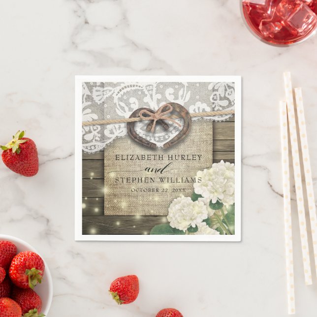 Serviette En Papier Horseshot Heart Lace Hydrangea Wood Wedding shower (En situation)
