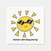 Joyeux soleil avec lunettes de soleil fête d'anniv