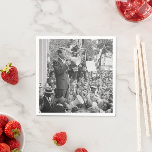 Serviette En Papier Le sénateur Robert Kennedy en campagne pour le pré (En situation)