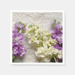 Serviette En Papier Lilas frais sur dentelle ancienne