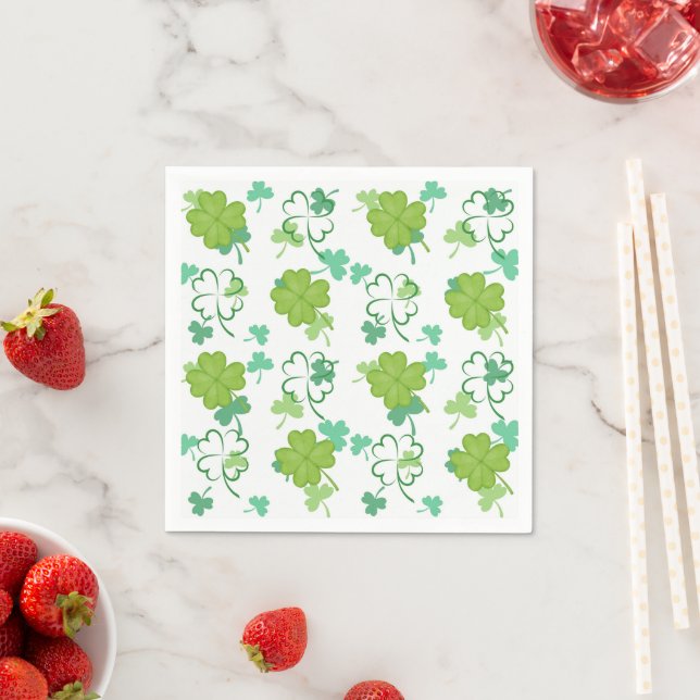 Serviette En Papier Lucky Clover Motif - Design Shamrock vert (En situation)