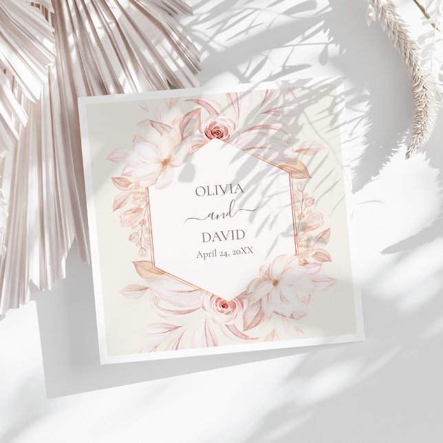 Serviette En Papier Mariage Boho Beige et rose Roses (Boho Beige and Pink Roses Wedding Napkins on a sunny white table.)