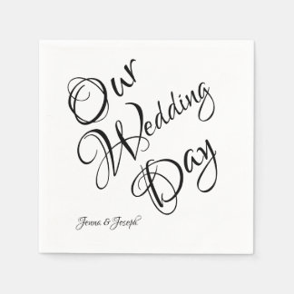 Serviette En Papier Mariage de script élégant noir et blanc