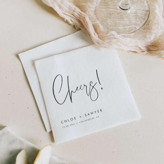 Serviette En Papier Mariage de script manuscrit minimaliste noir (Minimal and modern, these wedding napkins feature “Cheers!” in calligraphy paired with a clean font.)