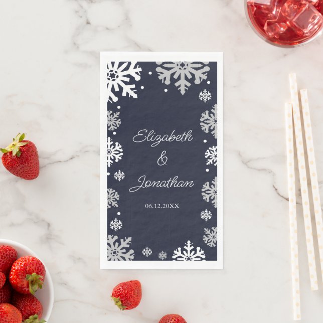 Serviette En Papier Mariage d'hiver Flocons de neige bleu marine (En situation)