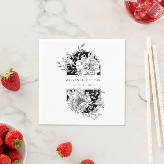Serviette En Papier Mariage floral élégant noir et blanc (En situation)