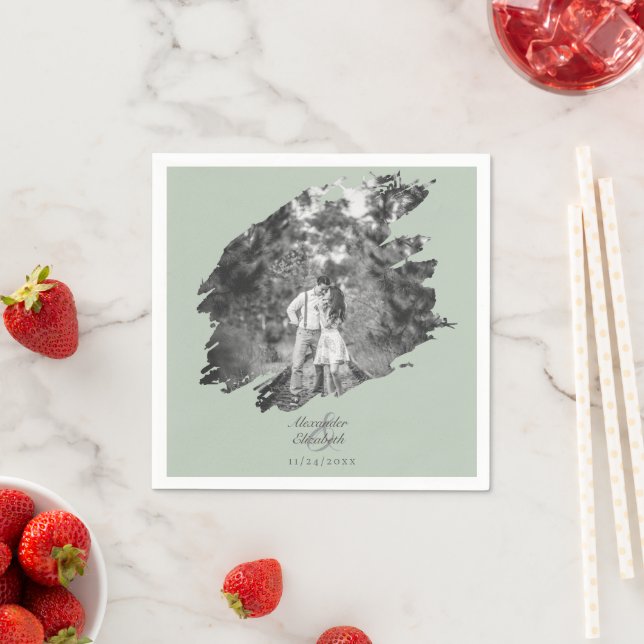 Serviette En Papier Mariage photo moderne Brushstroke | Vert sage (En situation)