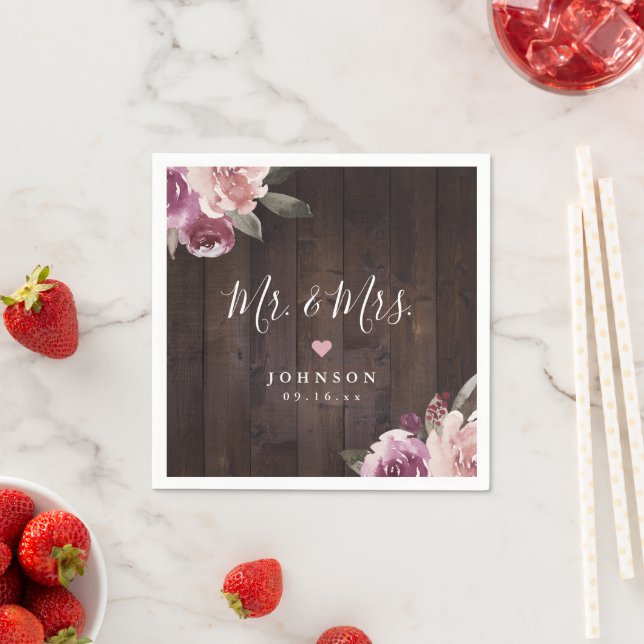 Serviette En Papier Mauve violet bois rustique fleuri M & Mme mariage (En situation)