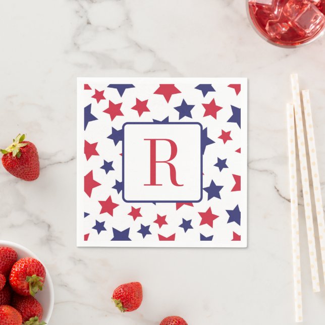 Serviette En Papier Memorial Day Party Monogramme rouge blanc et bleu (En situation)