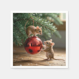 Serviette En Papier Mice sur un ornement de Noël rouge