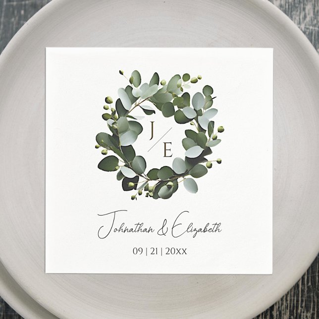 Serviette En Papier Monogramme moderne Eucalyptus Mariage de couronne  (White Modern Monogram Eucalyptus Wreath Wedding Napkin)