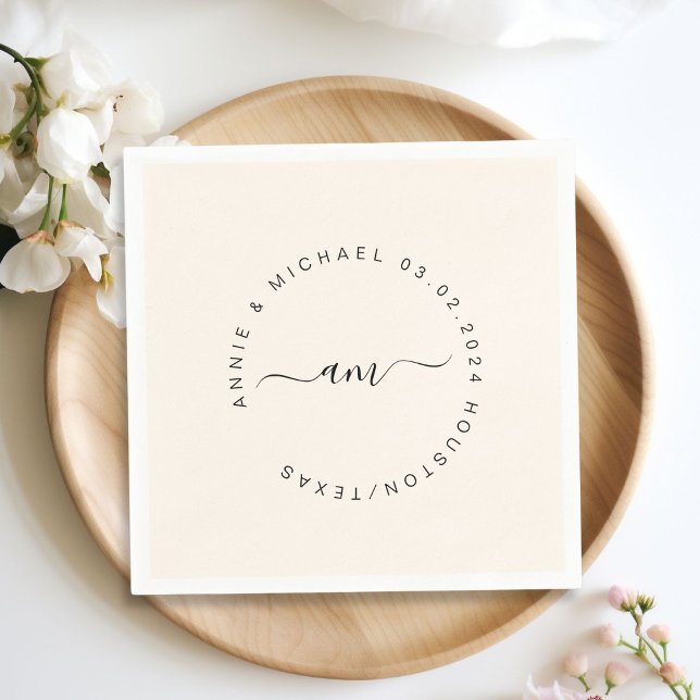 Serviette En Papier Monogramme, Moderne, Mariage minimal (Monogram, modern, minimal, beige wedding napkin. Personalized with your name and date.)