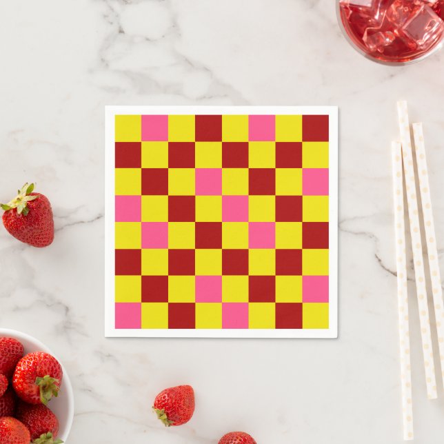 Serviette En Papier Motif à carreaux rouge jaune rose  (En situation)