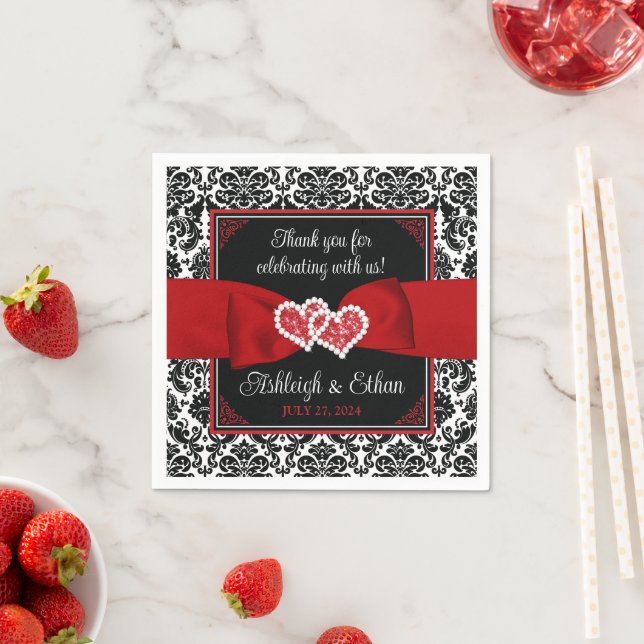 Serviette En Papier Noir, Rouge, Blanc Damas Amour Coeurs Mariage (En situation)