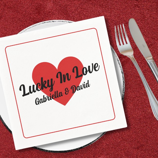 Serviette En Papier Noms de coeurs personnalisés Chanceux en amour pou (Custom Lucky In Love Heart Names Couples Shower Napkins)