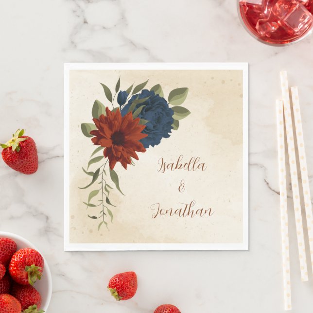 Serviette En Papier orange brûlé et bleu marine floral (En situation)