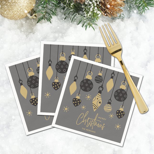 Serviette En Papier Ornements de Noël chic sur gris (Chic Merry Christmas tree ornaments on grey personalized cocktail napkins)