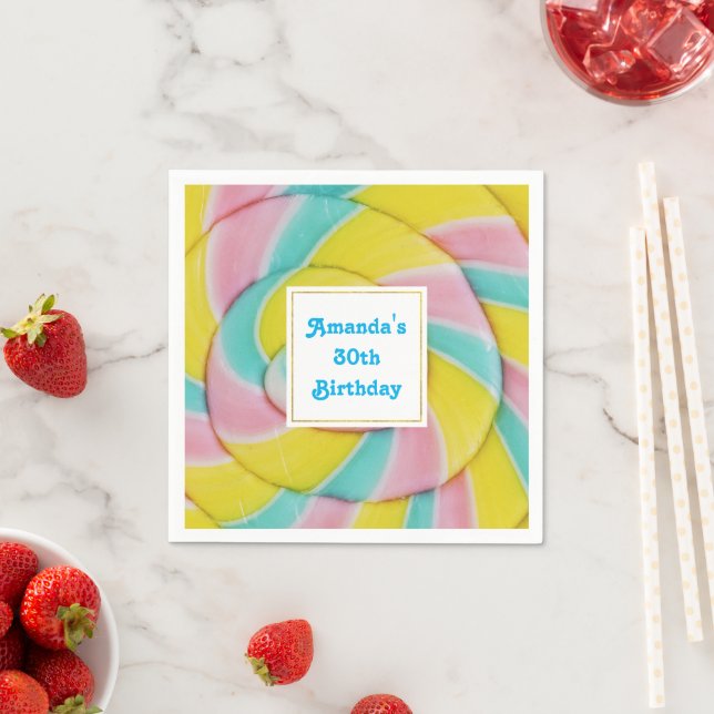 Serviette En Papier Pastel Rainbow Spiral Candy Photo Anniversaire (En situation)