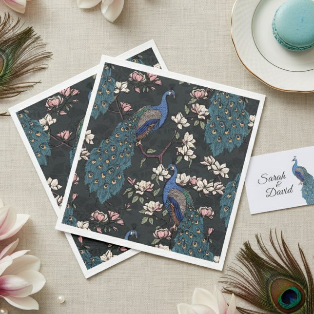 Serviette En Papier Peacock Bleu et Magnolia Noir (Elegant Black Peacock Napkins. Colorful Blue Peacocks with Teal Feather Floral Chinoiserie Pattern)