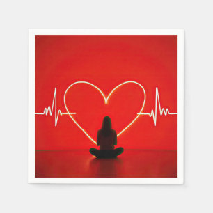 Serviette En Papier Pose De Yoga Avec Les Lignes De Brise De Coeur