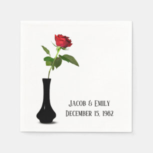 Serviette En Papier Rose rouge dans le vase noir