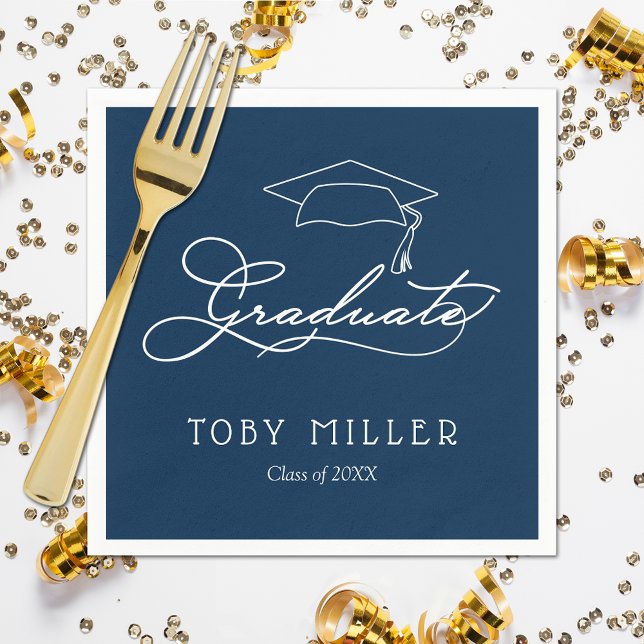 Serviette En Papier Script élégant | Papier de Graduation bleu marine  (White script grad cap on navy blue personalized graduation napkins, paper plates in our store)