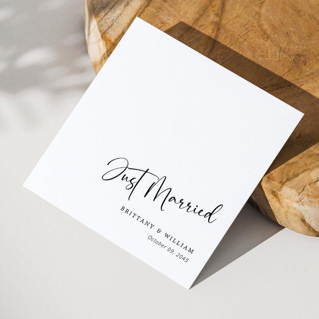 Serviette En Papier Script romantique chic moderne juste marié Mariage (Modern Chic Romantic Script Just Married Wedding Napkins)