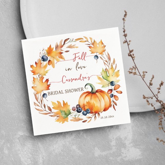 Serviette En Papier Tombez amoureux de la couronne de feuilles de citr (Fall in love bridal shower tableware personalized napkins pumpkin and yellow leaves berry wreath)