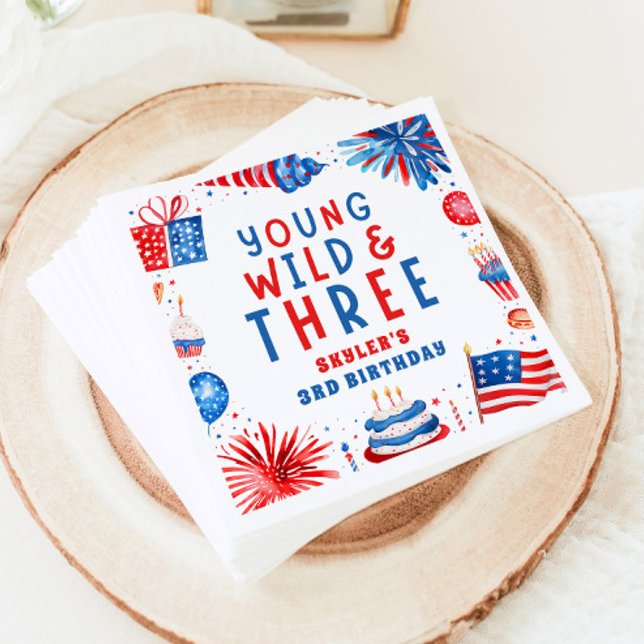 Serviette En Papier Young Wild et Three 4 juillet 3e anniversaire (Young Wild and Three 4th of July 3rd Birthday Paper Dinner Napkins)